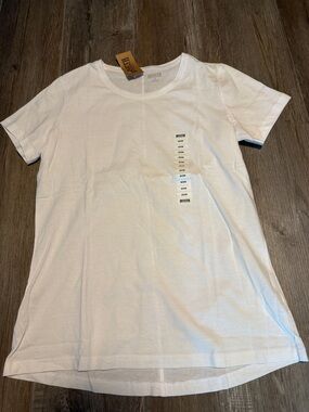 Duluth Trading Co White Crewneck Tee